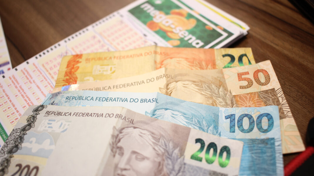 Mega-Sena 2960 sorteia R$ 35 milhões hoje; confira números